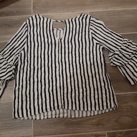 Urban Romantics - Picture 2 of 3